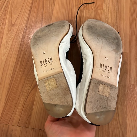 Bloch two tone ballet flats. Size 39 = size 8. - Picture 6 of 10